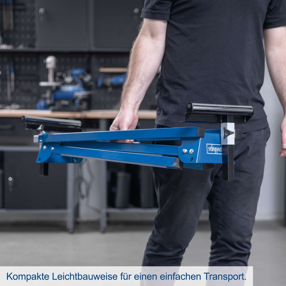 Das Untergestell für Kappsäge UMF1550 von Scheppach ist kompakt und leicht zu transportieren. Es hat eine Höhe von 915 mm und einen Auszug von 935-1945 mm. Die Traglast beträgt 150 kg.