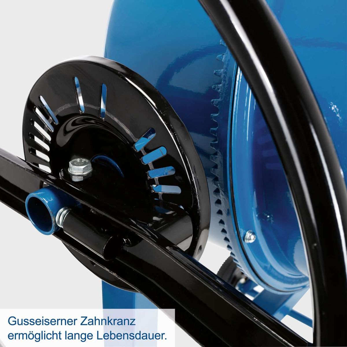 Gusseiserner Zahnkranz für lange Lebensdauer. Scheppach Betonmischer MIX140.