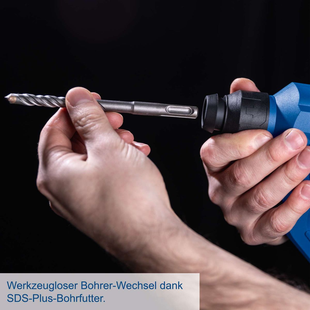 Werkzeugloser Bohrer-Wechsel für SDS-Plus-Bohrfutter auf Akku-Bohrhammer