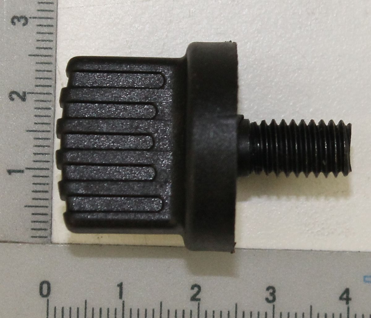 Sterngriffschraube M8x15, Ansicht von der Seite.