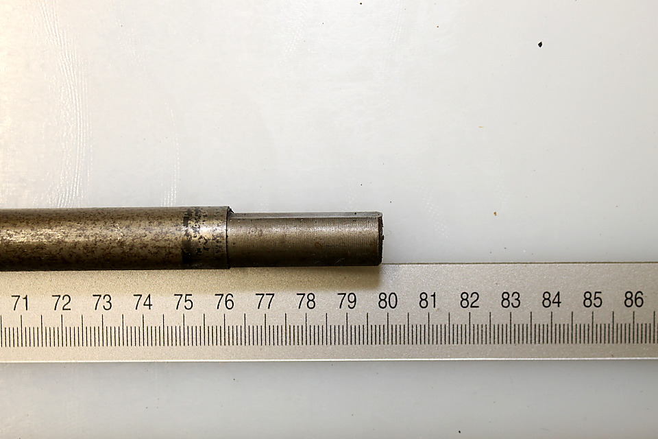 Antriebswelle von Scheppach, gezeigt von der Seite auf weißem Hintergrund.