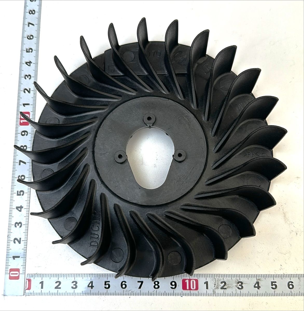 Scheppach-Werkzeug mit spiralförmigen Schneidklingen, Messskala