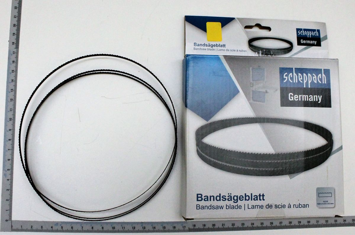 Scheppach-Bandsägeblatt (1425 x 6,35 x 0,3 mm) auf Verpackung mit Maßen