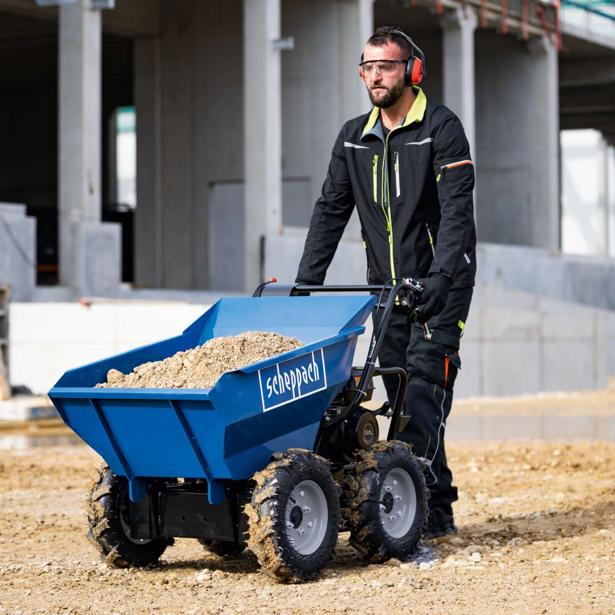Der Scheppach Dumper DP3000 mit 5.6 PS, 300 kg Tragfähigkeit, 3 Vorwärtsgänge und 1 Rückwärtsgang sowie Allradantrieb.