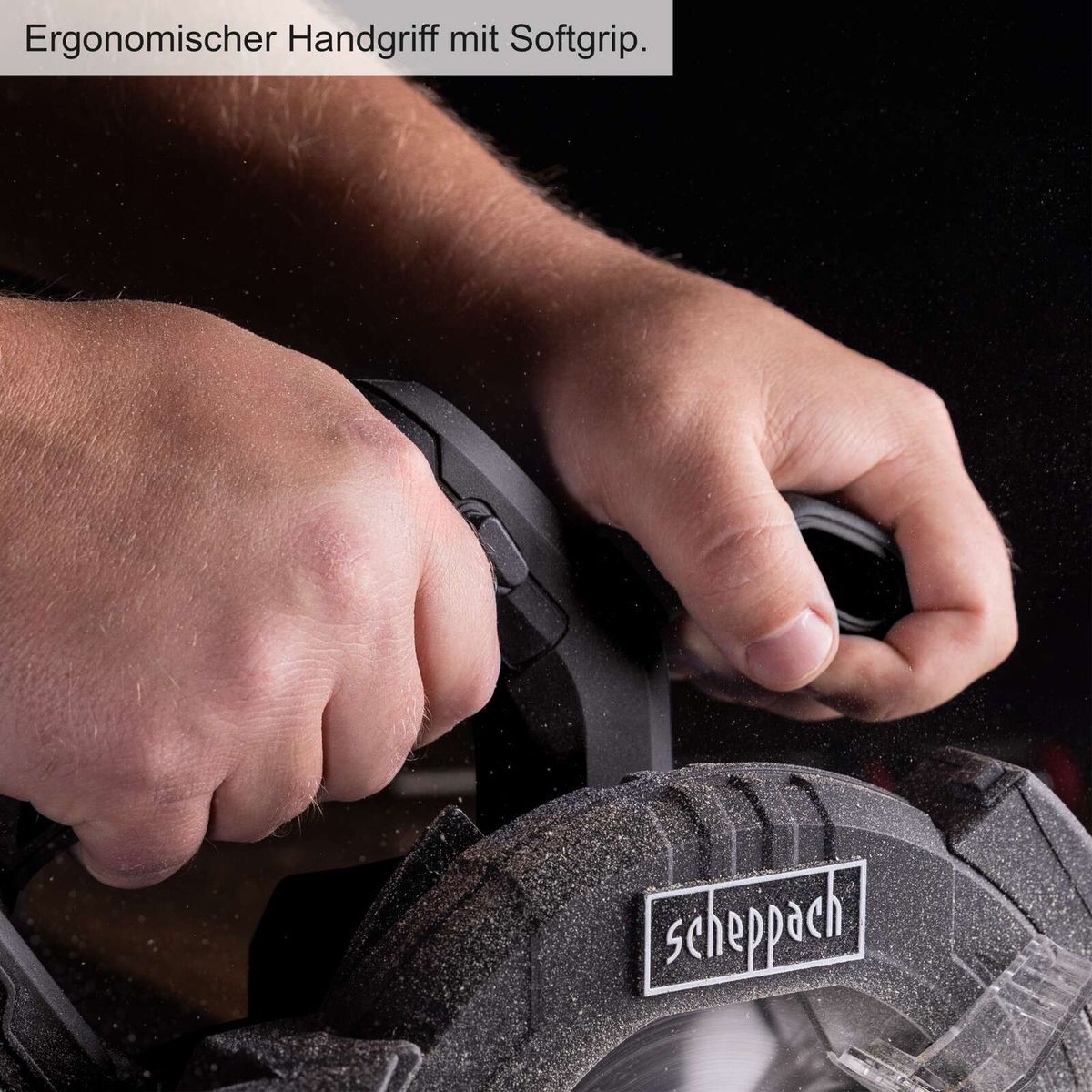 Die Akku-Handkreissäge C-HKS169BE-X Set S von Scheppach verfügt über einen ergonomischen Handgriff mit Softgrip für komfortables Arbeiten.