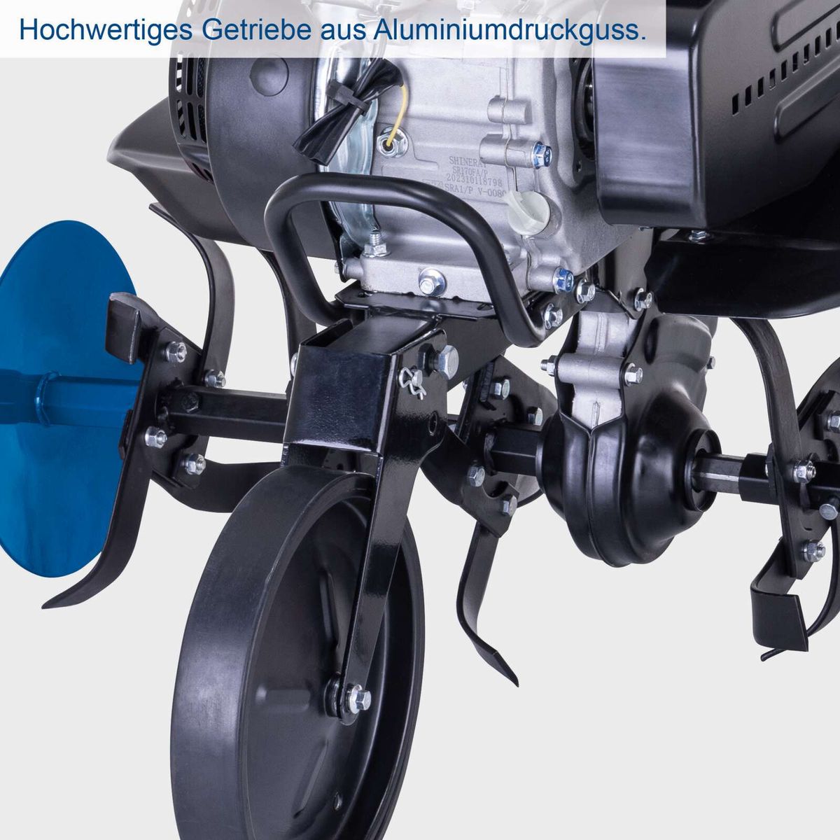 Motorhacke mit hochwertigen Aluminiumgussgetrieben, Detailansicht der Antriebsmechanik und Messeraufhängung