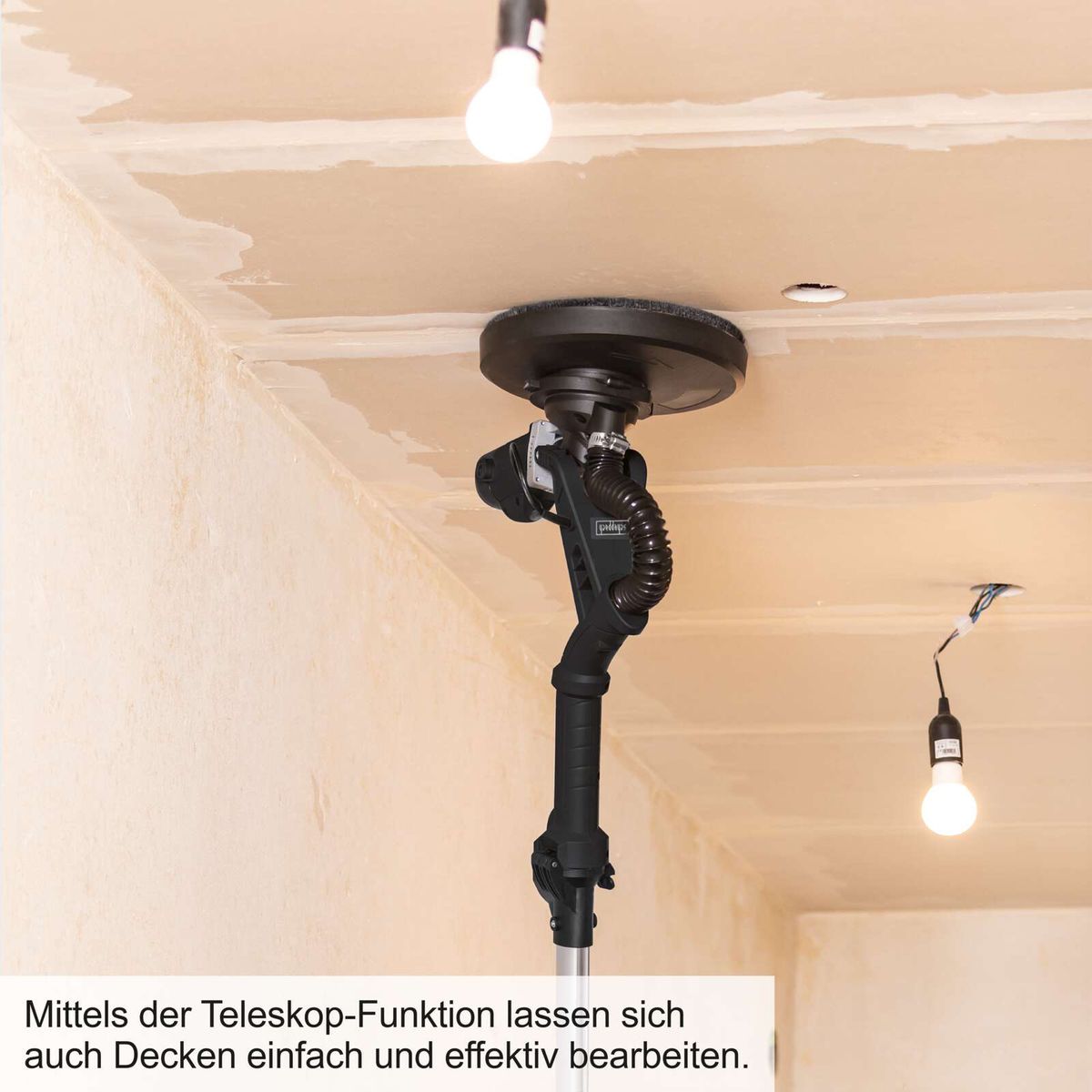 Der Teleskopfunktions-Wand- und Deckenschleifer TBS930-BE von Scheppach ermöglicht einfache und effektive Bearbeitung von Decken. Mit variabler Drehzahl und inkl. Rund- und Eck-Schleifkopf für präzises Arbeiten.