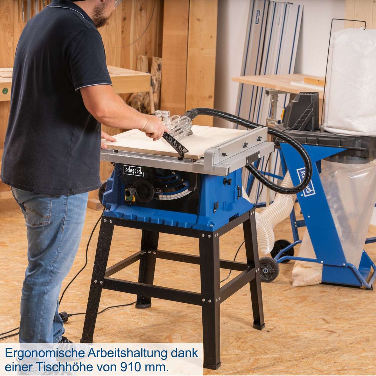 Die Scheppach Tischkreissäge HS105 bietet eine ergonomische Arbeitshaltung dank einer Tischhöhe von 910 mm. Sie verfügt über eine Schnitthöhe von 80 mm und eine Leistung von 2000W. Inklusive Verbreiterungen und Untergestell.