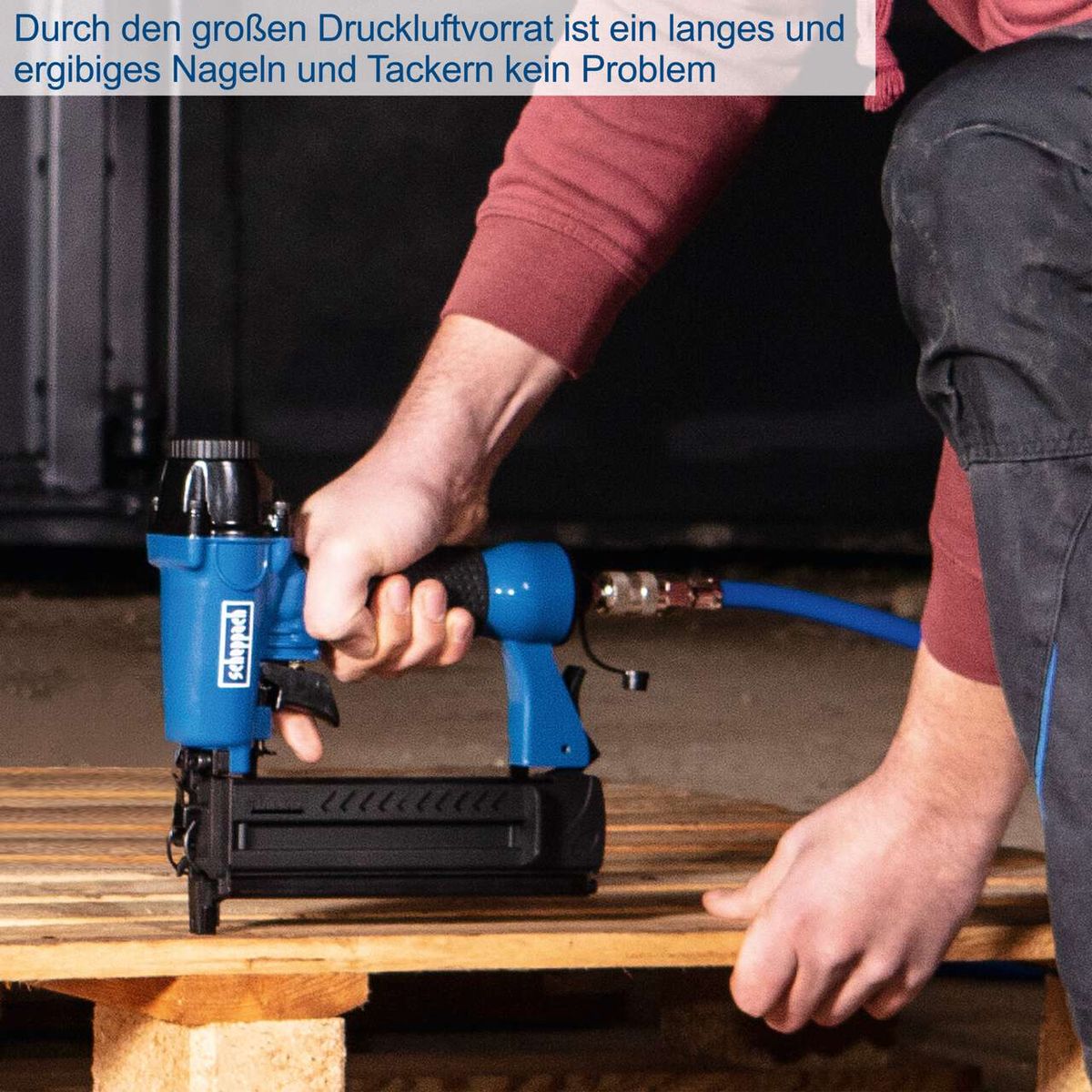 Der große Druckluftvorrat ermöglicht langes und ergibiges Nageln und Tackern ohne Probleme.