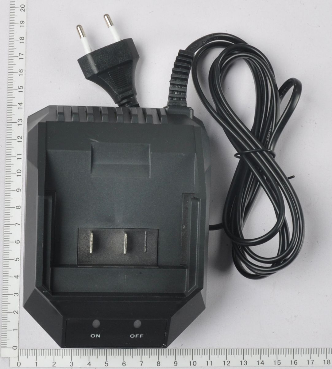 Batterieladegerät mit Stecker und Kabel, Teil der Ladegerät-Serie BC1.5A-Li12V