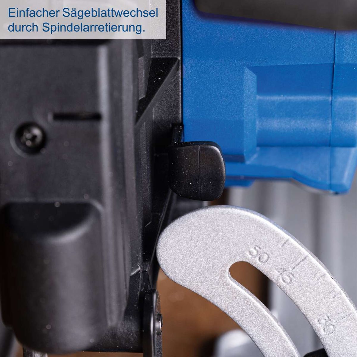 Einfacher Sägeblattwechsel durch Spindelarretierung. Die Akku-Handkreissäge C-HCS165-X von Scheppach ermöglicht einen schnellen und unkomplizierten Wechsel des Sägeblatts dank der integrierten Spindelarretierung.