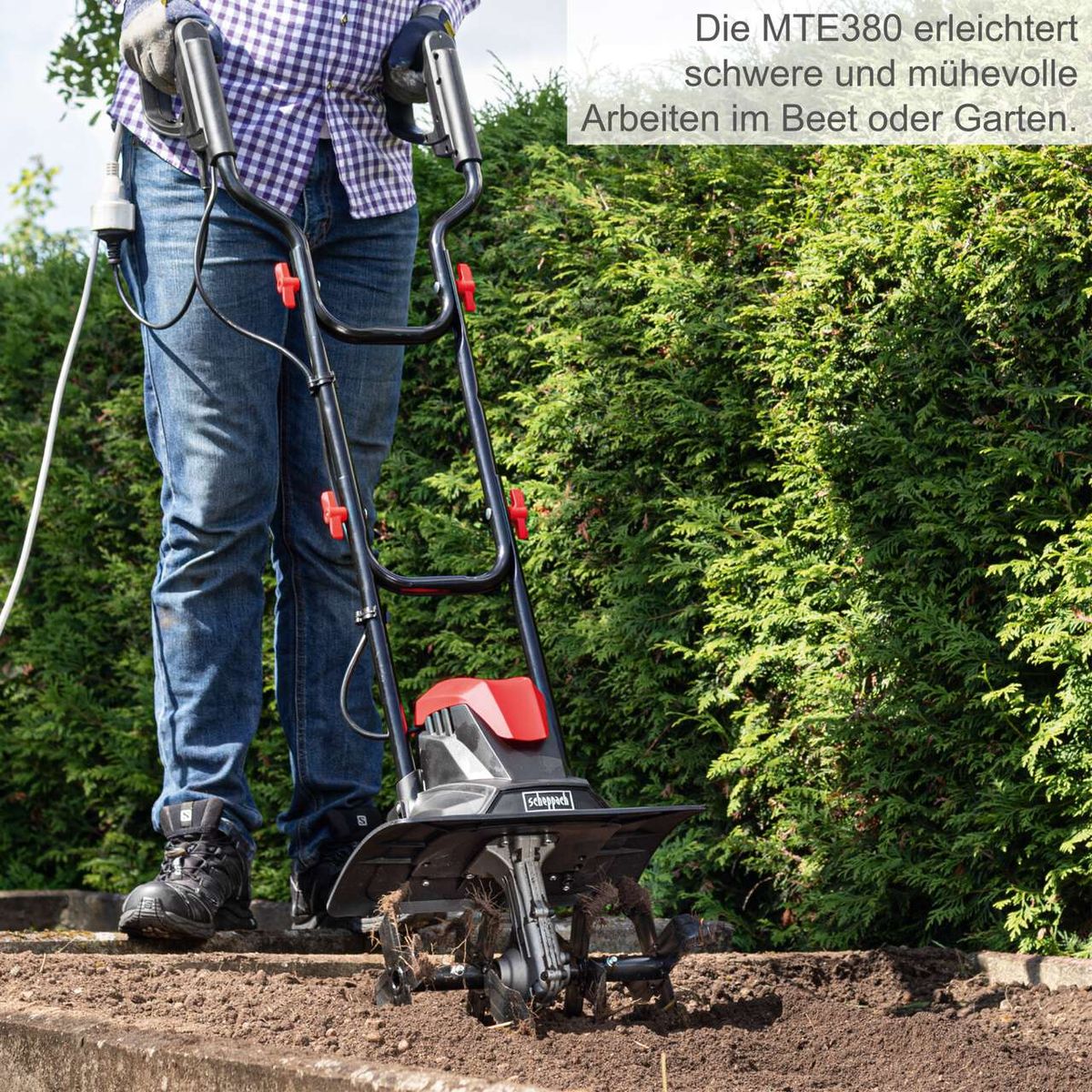 Elektromotorische Hacke MTE380 von Scheppach zur Erleichterung schwerer Gartenarbeiten