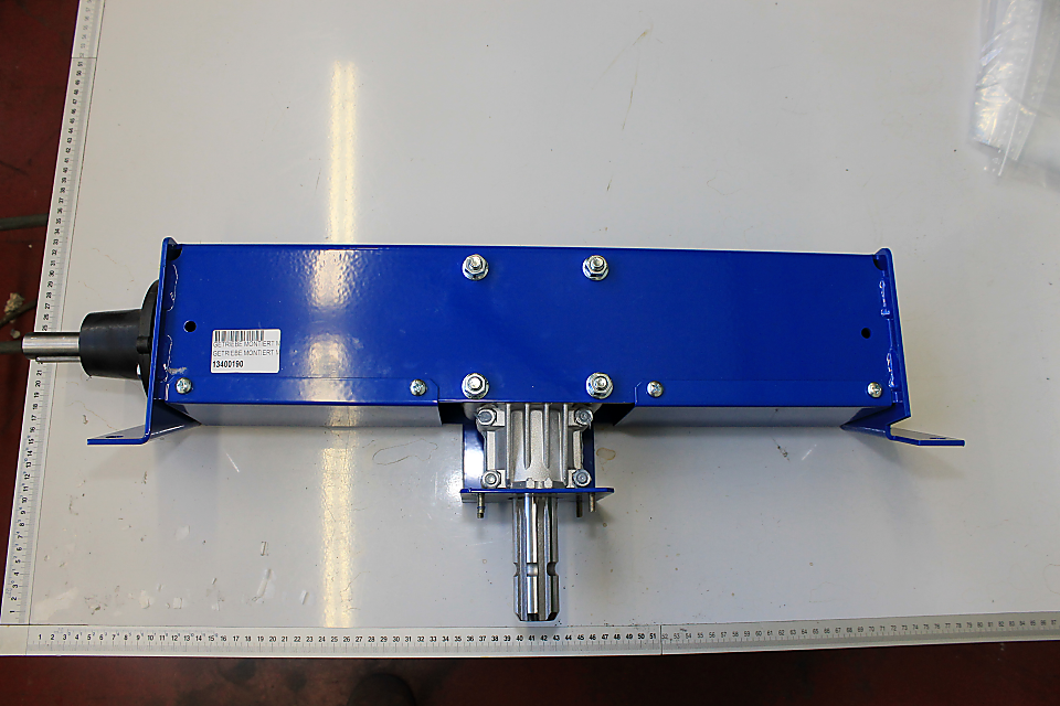 Getriebe montiert mit Getriebekasten, Ansicht von oben. Artikelnummer: 13400190.