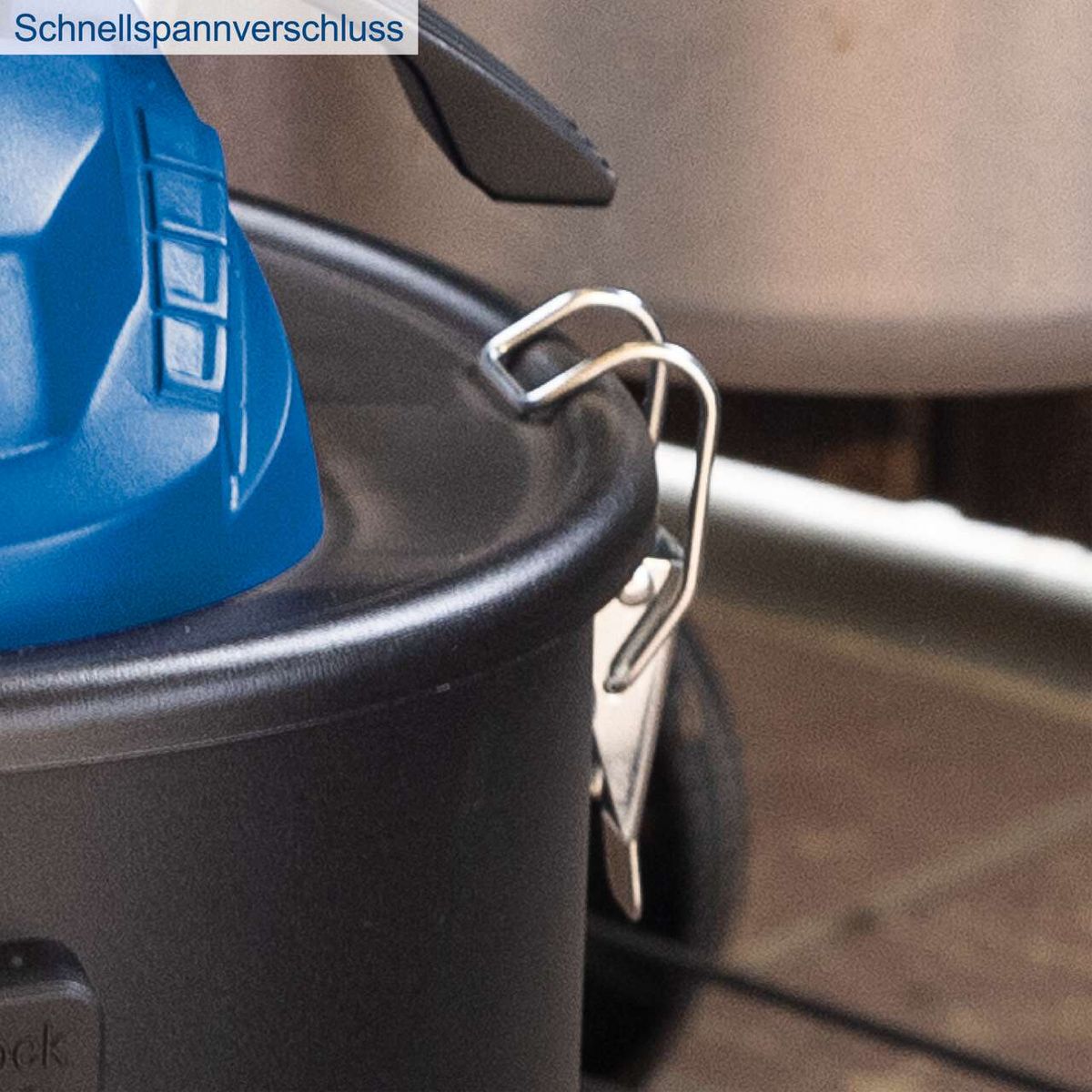 Schnellspannverschluss für den Aschesauger AVC25 von Scheppach, Teil der Zubehörfunktion