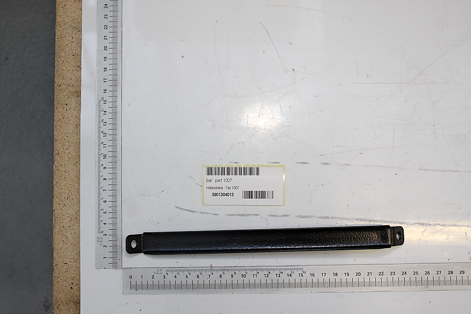 Haltestrebe von Scheppach, Artikelnummer 3901304013, gezeigt von der Seite.