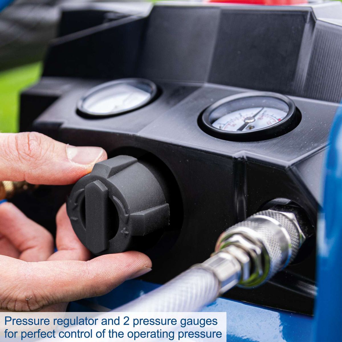 Pressure regulator and 2 pressure gauges for perfect control of the operating pressure.