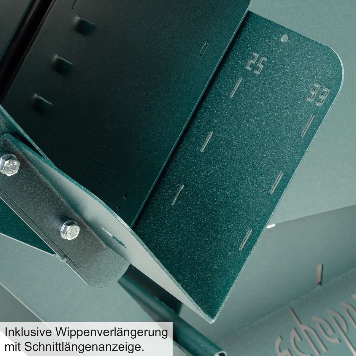 Wippsäge mit Wippenverlängerung und Schnittlängenanzeige. Inklusive Wippenverlängerung für präzise Schnitte.