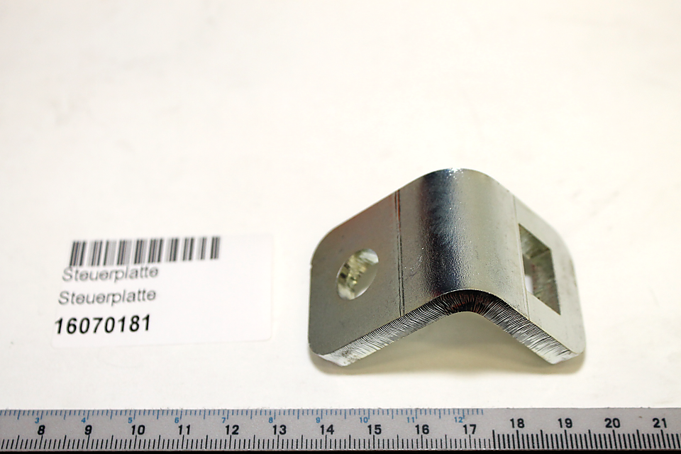 Steuerplatte 6x35x42 von Scheppach, Artikelnummer 16070181. Das Bauteil ist von der Seite zu sehen.