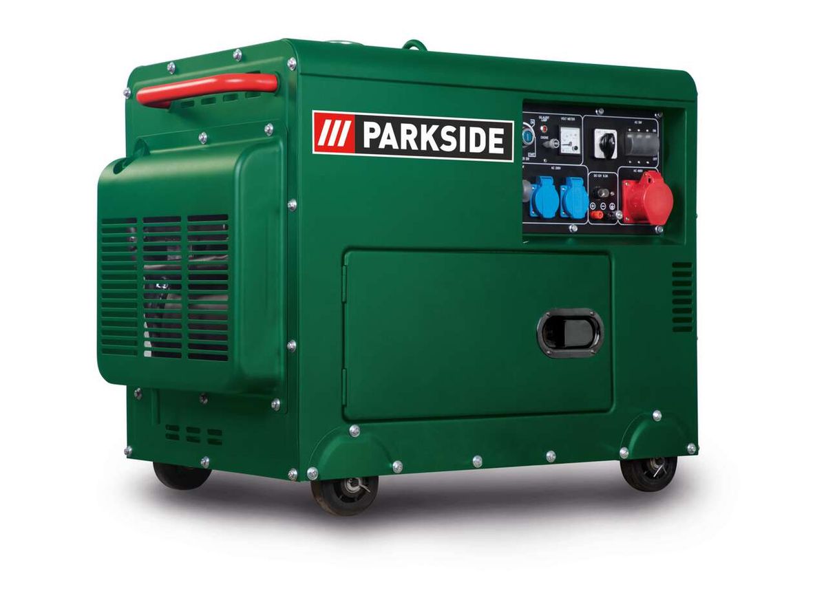 Stromerzeuger PDSE 5000 A1 Parkside LB4-CZ/SK, Ansicht von hinten. Grüner Generator mit Bedienfeld und Rädern.