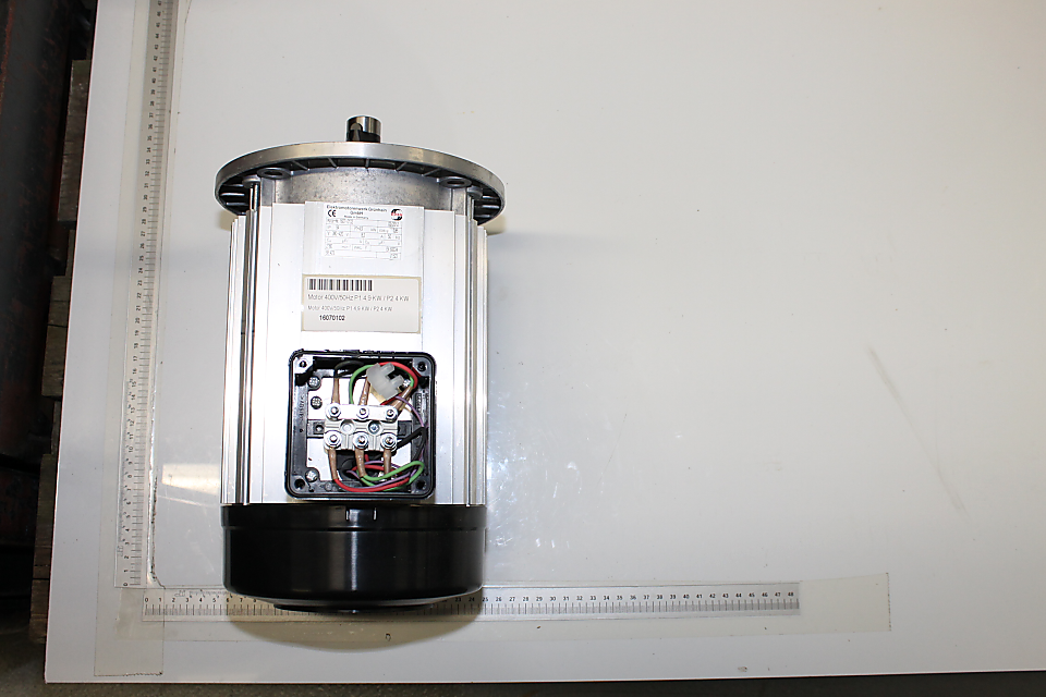 Scheppach-Motor mit integriertem Schutzgehäuse und Anschlussklemmen