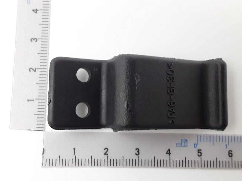 Scheppach-Anschraubwinkel mit Markierung und Bohrungen für präzise Montage