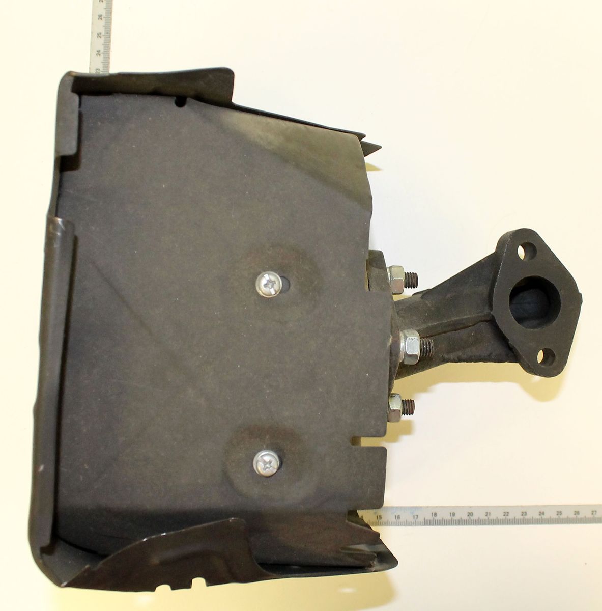 Scheppach-Auspuffkomponente mit Montageelementen und Halterung für Exhaustsystem