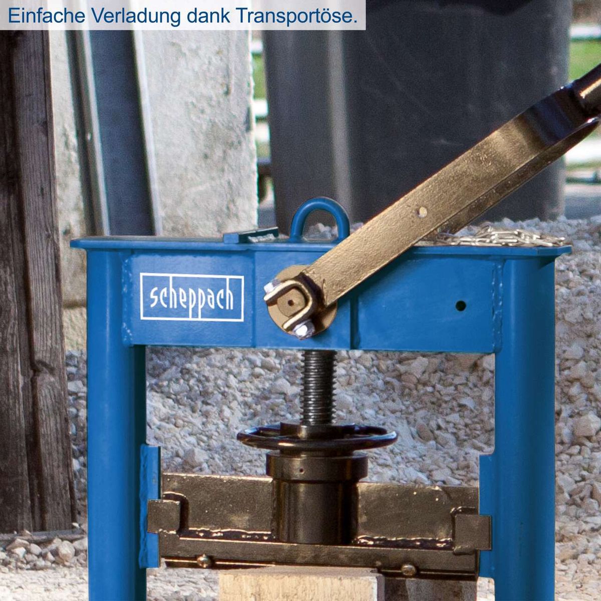Der Steinknacker HSC130 von Scheppach ermöglicht einfache Verladung dank Transportöse. Die robuste Konstruktion und der praktische Handgriff sorgen für einfache Handhabung.