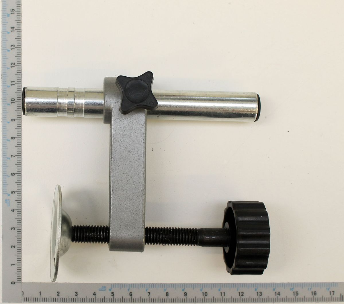Scheppach-Werkstückspanner mit Schraubmechanismus und Handgriff