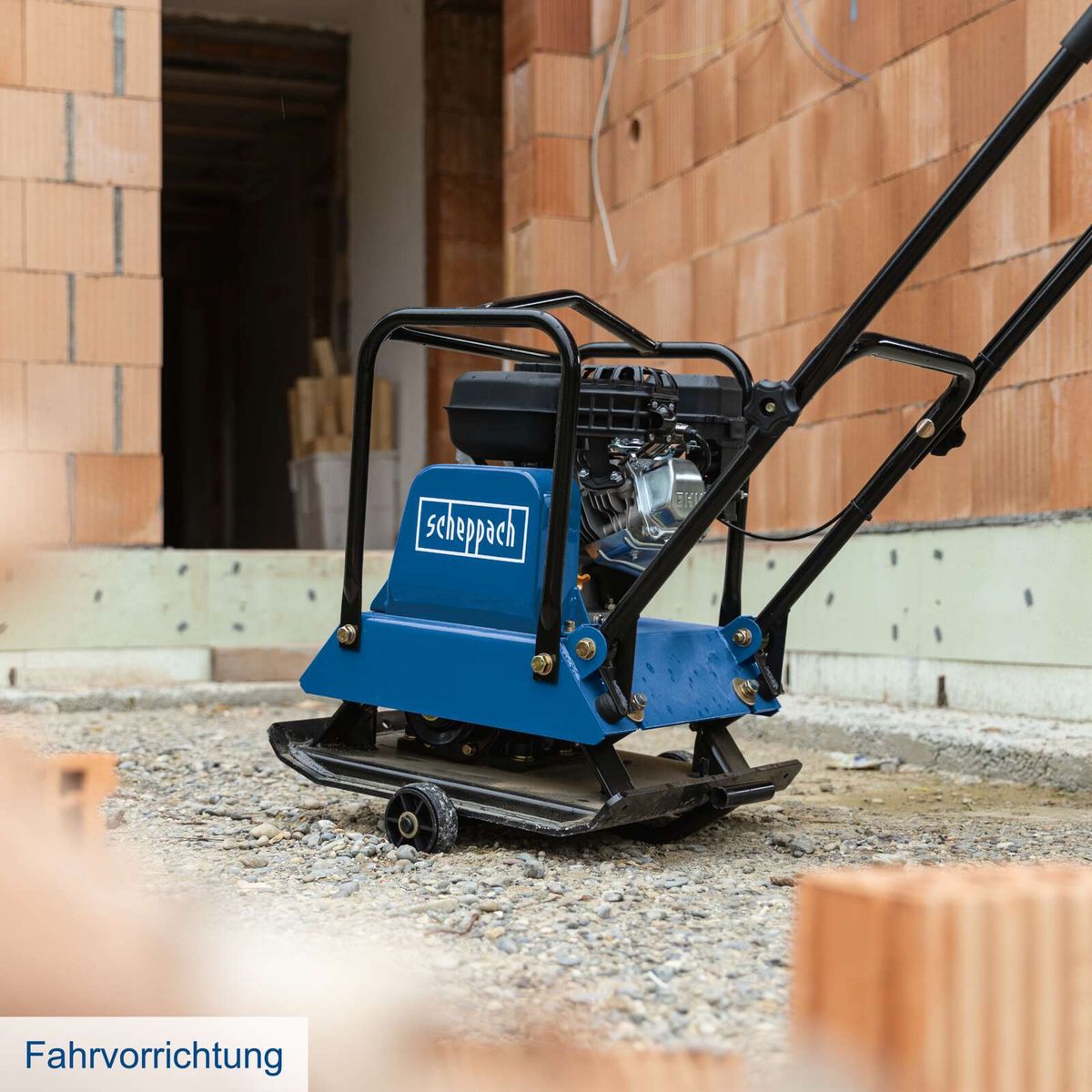 Fahrwerk für Scheppach-Rüttelplatte mit Lenkmechanismus und stabilen Rädern