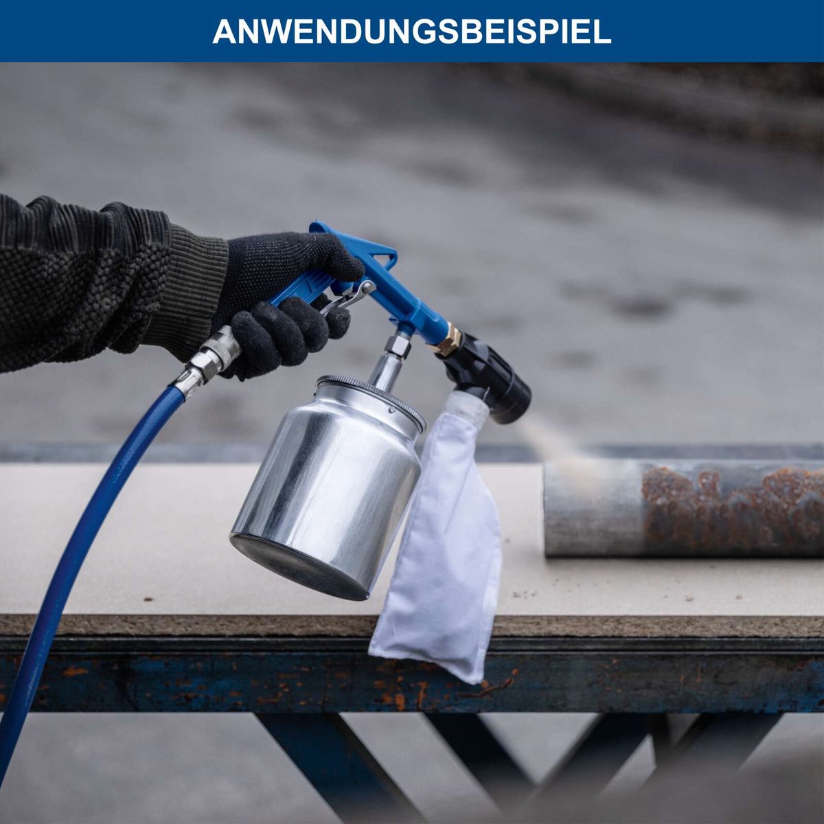 Handschuhe mit Schutz für Sprühgerät beim Auftragen von Beschichtungen