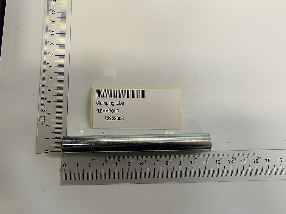 Klemmrohr von Scheppach, Artikelnummer 72223006, gezeigt von der Seite.