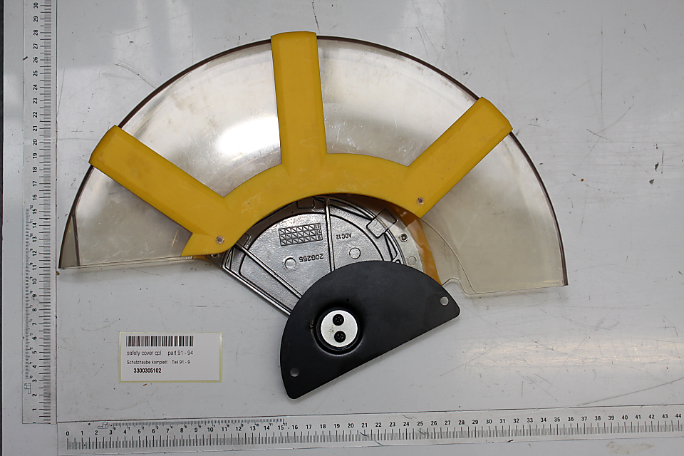 Scheppach-Schutzhaube mit gelben Haltegriffen und schwarzem Abdeckteil für Werkzeugset