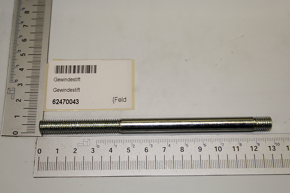 Gewindestift RD 8x130 von Scheppach. Der Stift liegt auf einem Lineal und ist von der Seite zu sehen. Die Artikelnummer ist 62470043.