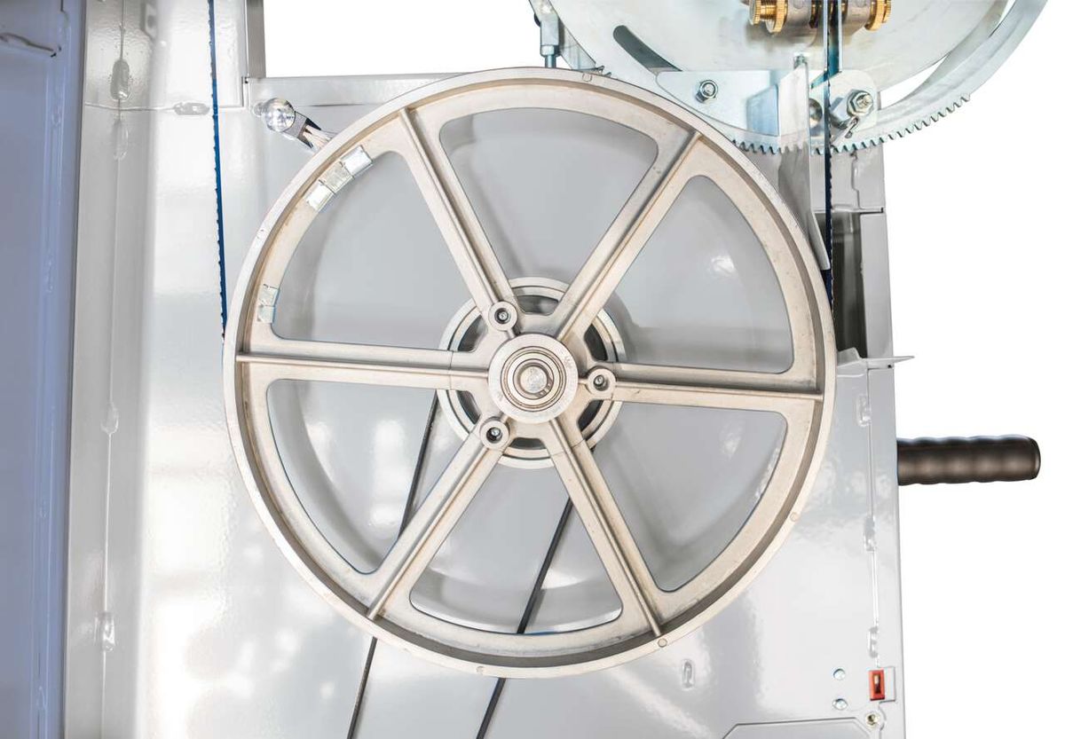 Scheppach-Bandsäge mit großem Antriebsrad für präzise Schnitte