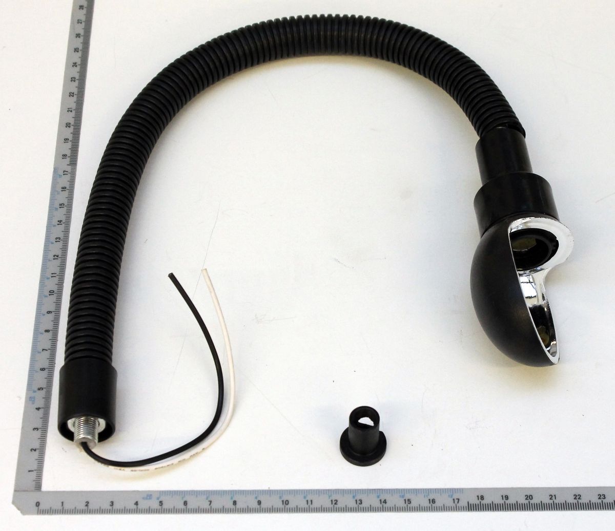 Scheppach-Arbeitsleuchte mit flexibler Schlauchleitung und Adapterkomponente