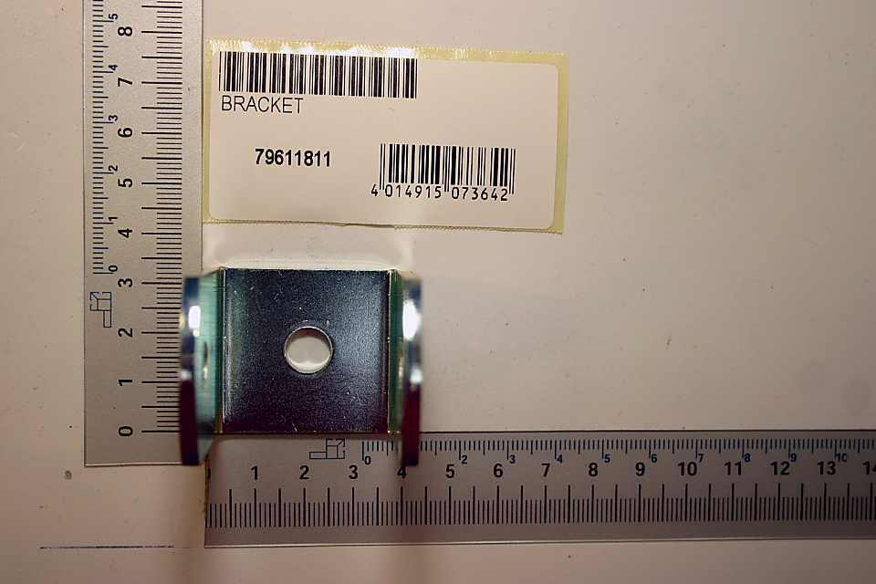 Halterungsbügel 45x42x33 von Scheppach, Artikelnummer 79611811. Der Halterungsbügel wird von der Seite gezeigt.