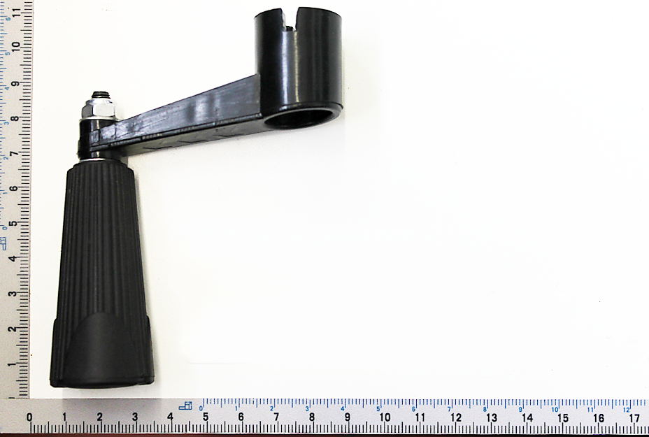 Kurbel kpl. von Scheppach, gezeigt von der Seite mit einem Lineal zur Größenveranschaulichung.