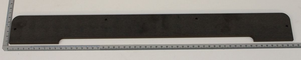 Tischeinlage von Scheppach, gezeigt von der Seite mit einem Lineal zur Größenveranschaulichung.