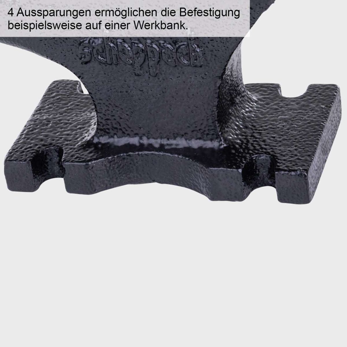 Der Schmiedeamboss GEA4500 von Scheppach verfügt über vier Aussparungen zur Befestigung, beispielsweise auf einer Werkbank.