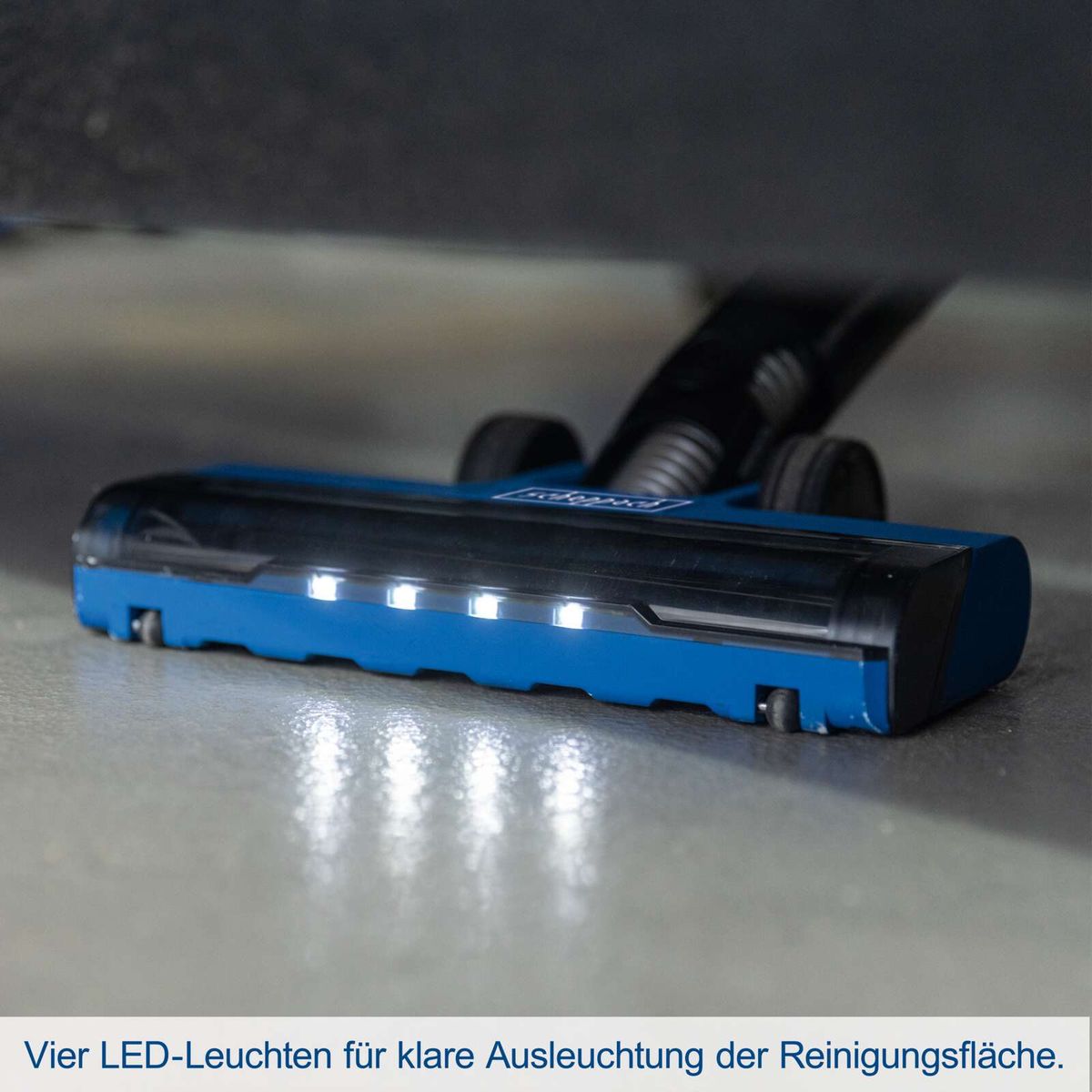 LED-Beleuchtung mit vier Leuchten für klare Ausleuchtung der Reinigungsfläche
