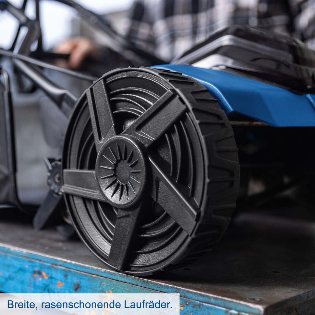 Breite, schnittstarke Laufräder für Scheppach-Mähgeräte mit 38 cm Schnittbreite