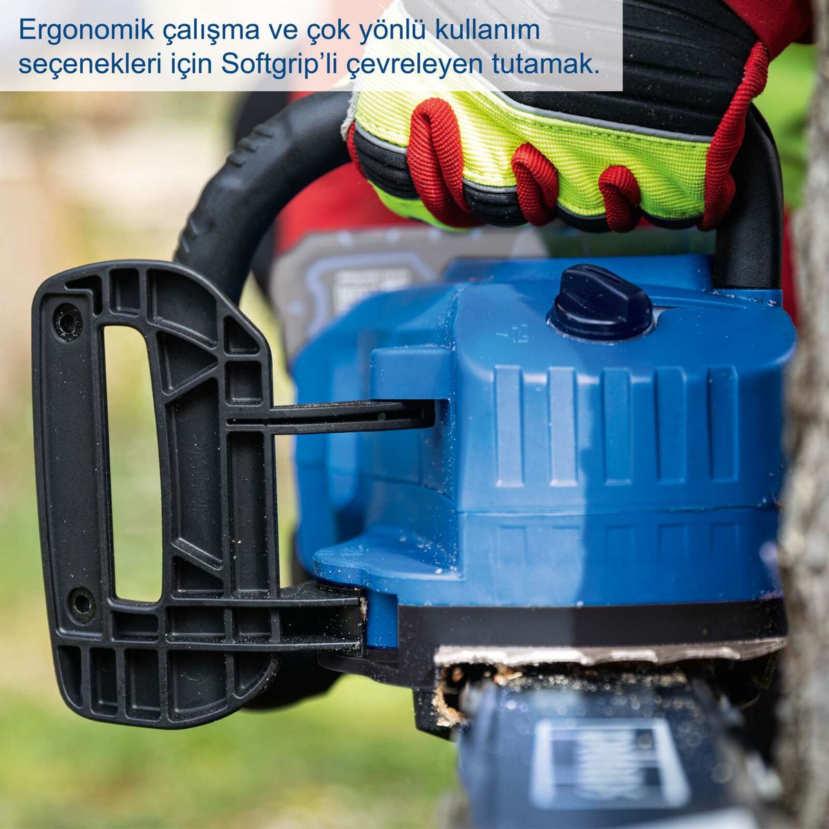 Die Akku-Kettensäge BC-CS355Duo-X von Scheppach bietet ergonomische Handgriffe und Softgrip für komfortables Arbeiten. Ideal für vielseitige Anwendungen.