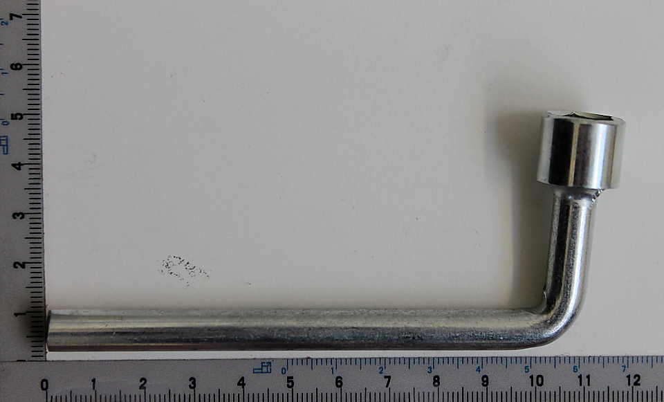Steckschlüssel SW13 von Scheppach, gezeigt von der Seite mit einem Lineal zur Größenmessung.