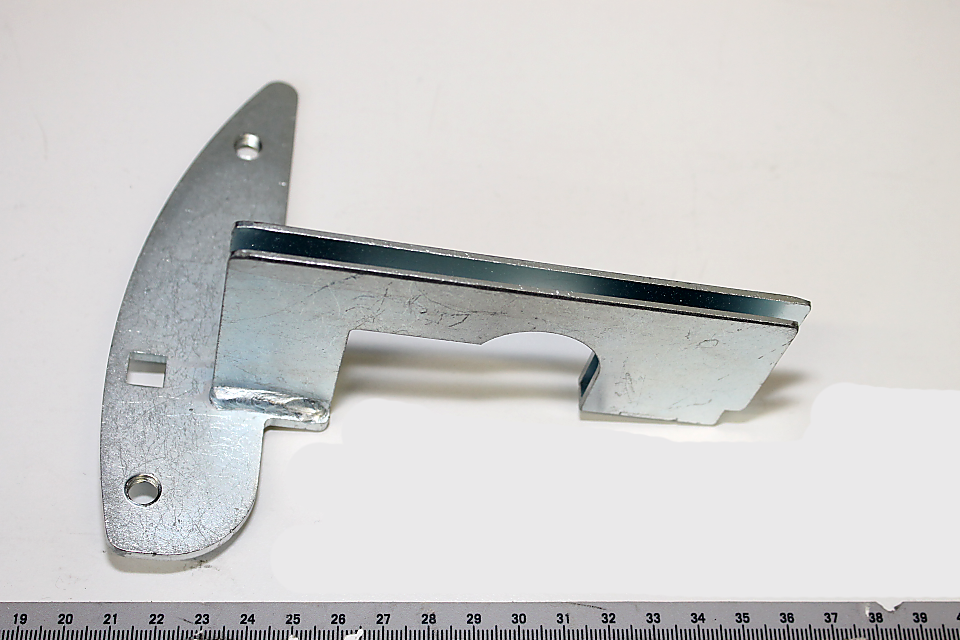 Ein Schutzbügel für Werkzeugmaschinen, von der Seite betrachtet. Das Modell ist Teil des Scheppach-Sortiments.