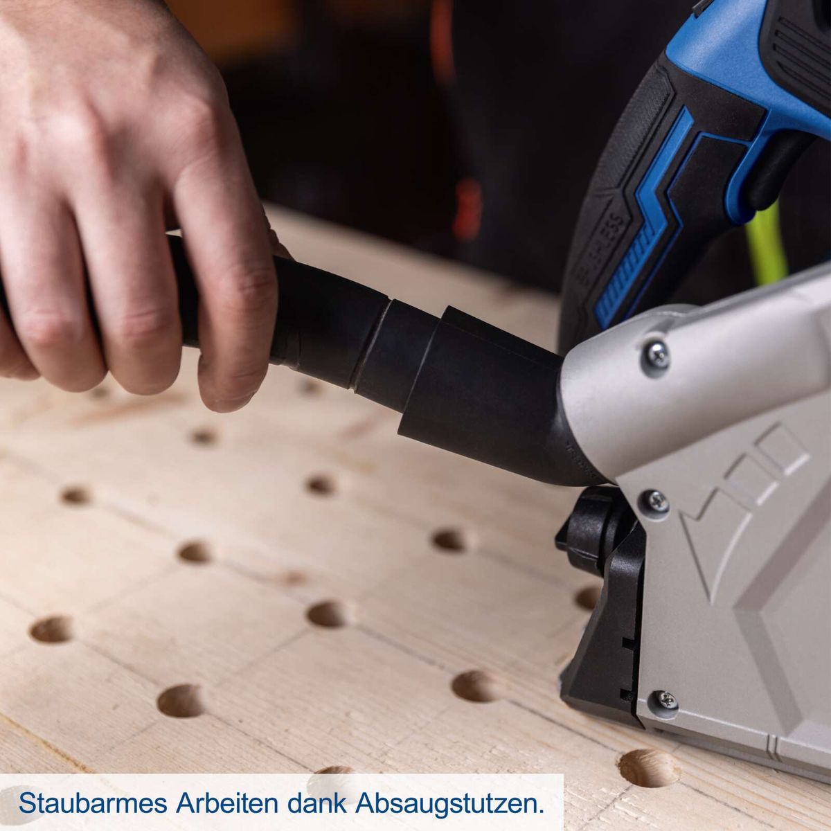 Akku-Tauchschleifmaschine mit Absauganschluss für staubarmes Arbeiten