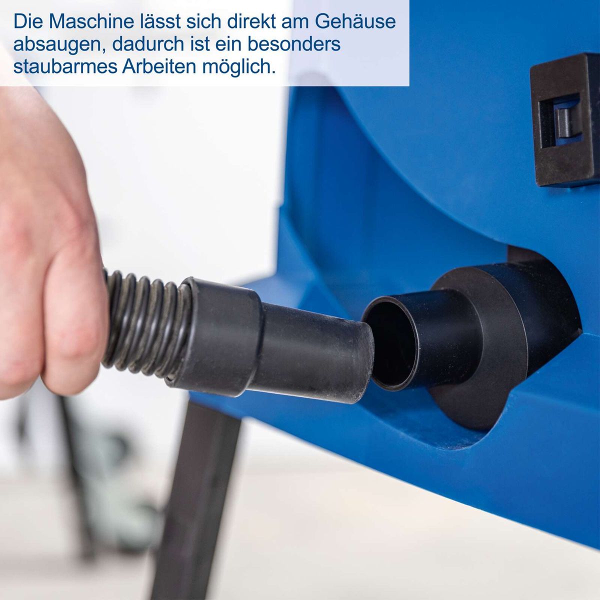 Absaugfunktion am Gehäuse für staubarmes Arbeiten mit Tischkreissäge HS105