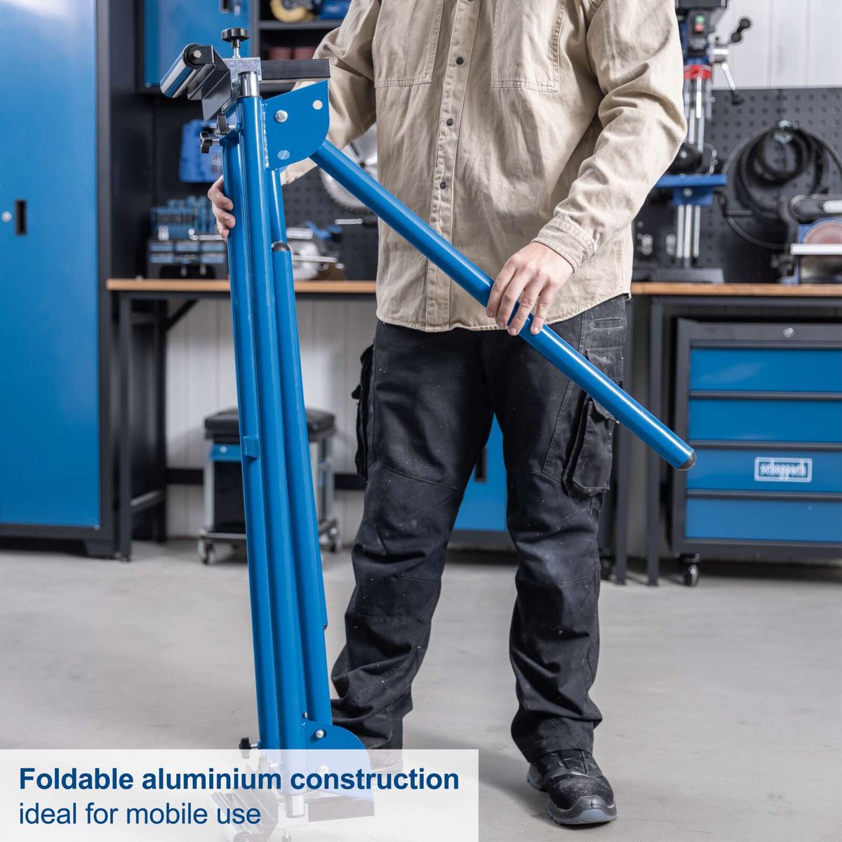 Foldable aluminium construction, ideal for mobile use. Robust and easy to transport.