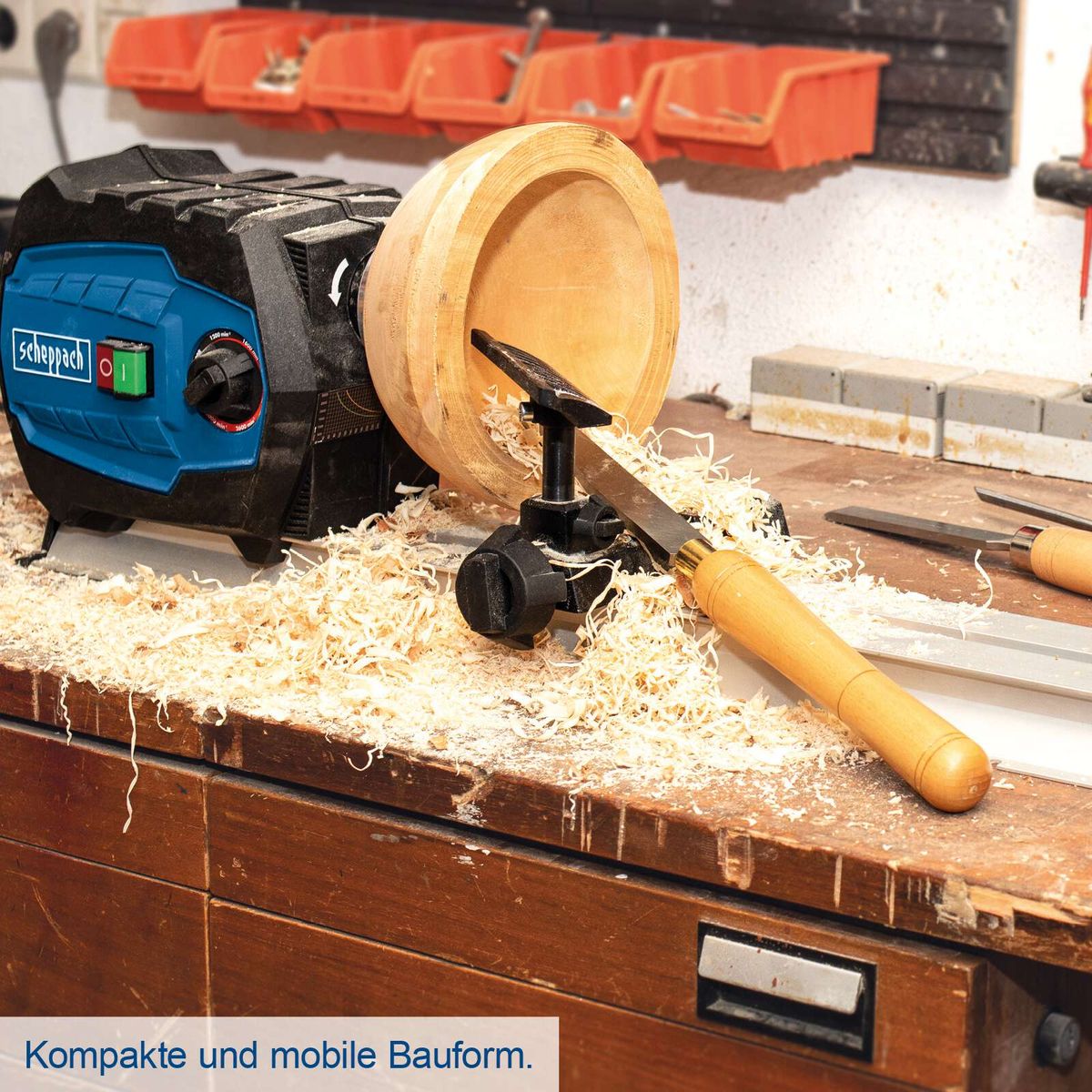 Scheppach-Drechselmaschine mit kompakter Bauweise und mobiler Anordnung, Fokus auf Werkstückbearbeitung bis 600 mm