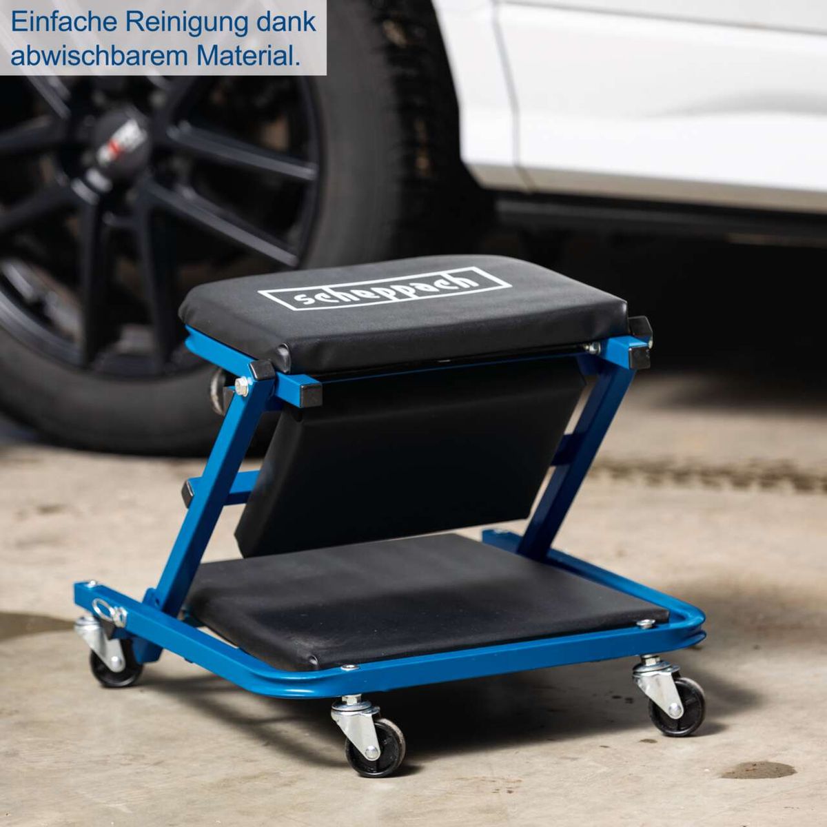 Die Scheppach 2-in-1 KFZ-Rollliege hat eine einfache Reinigung dank abwischbarem Material.