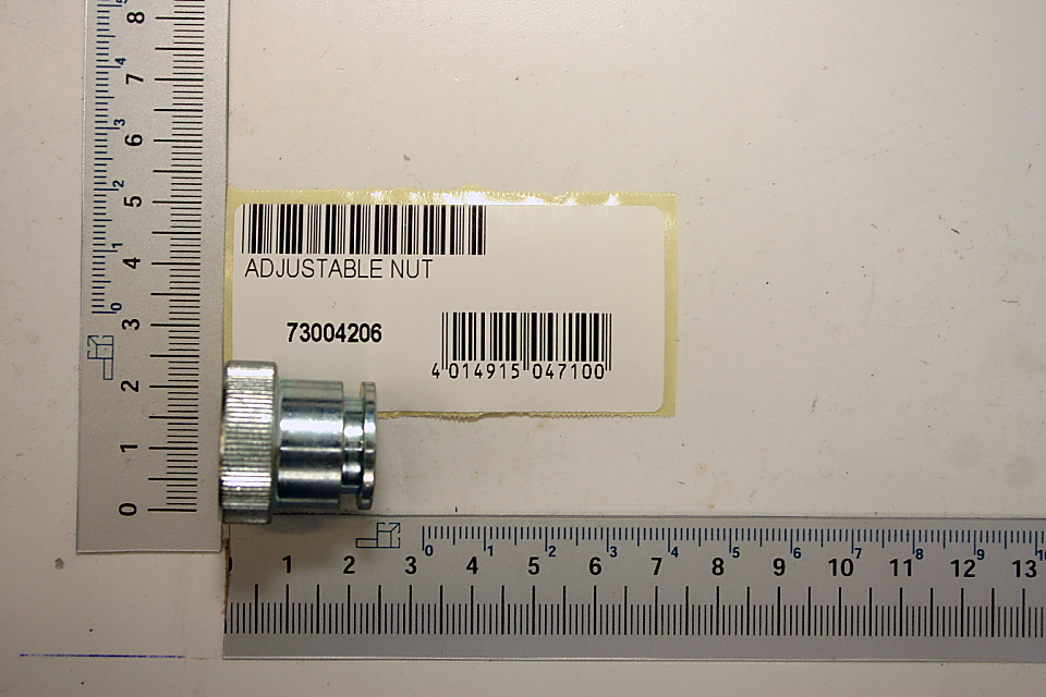 Verstellmutter mit Beschriftung und Barcode, Teil der Scheppach-Produktlinie RD 25x23